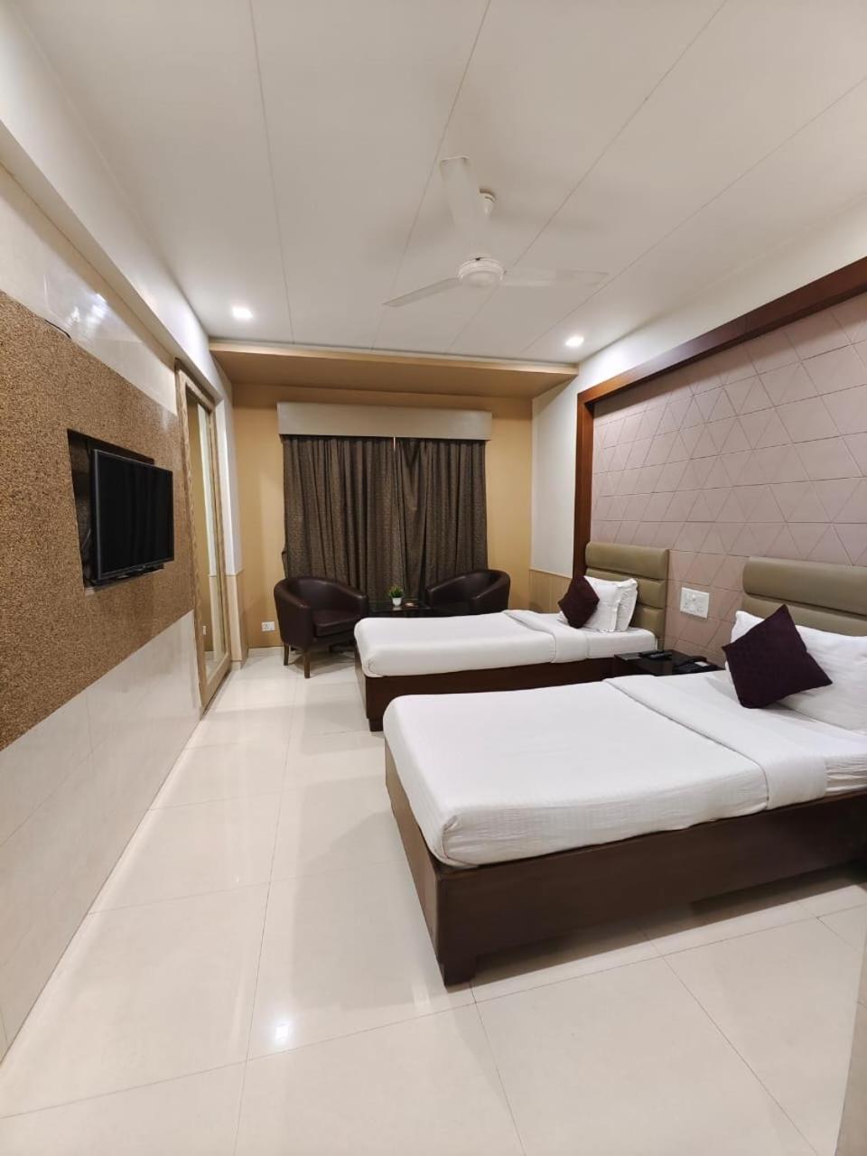 Tgv Hotel Ahmedabad Exterior foto